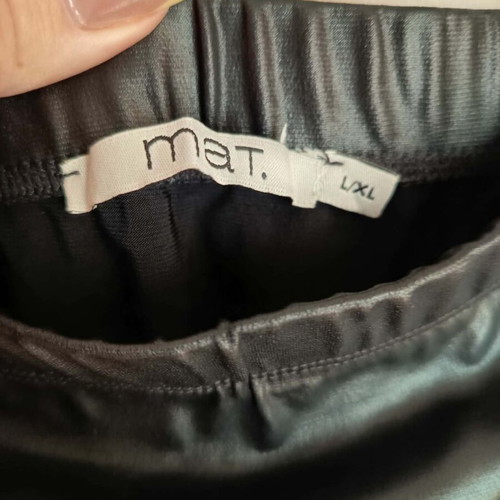 Mat women's black faux leather skirt new, size L/XL