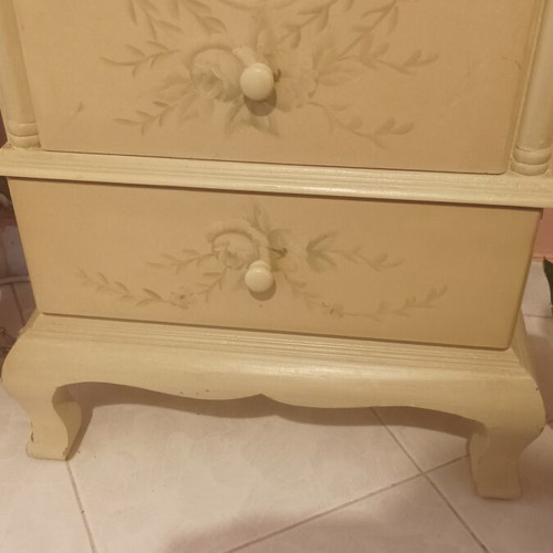 Vintage dresser with hand-painted flowers, like new, 6 drawers