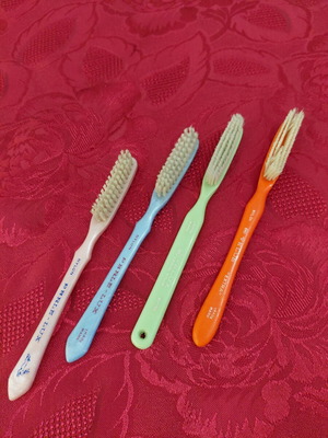 Advertising toothbrushes from the 1960s, like new, set of four