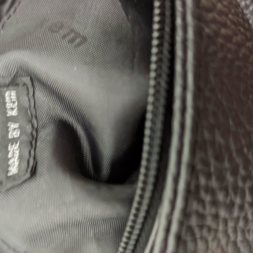 KEM shoulder bag used with high-quality material
