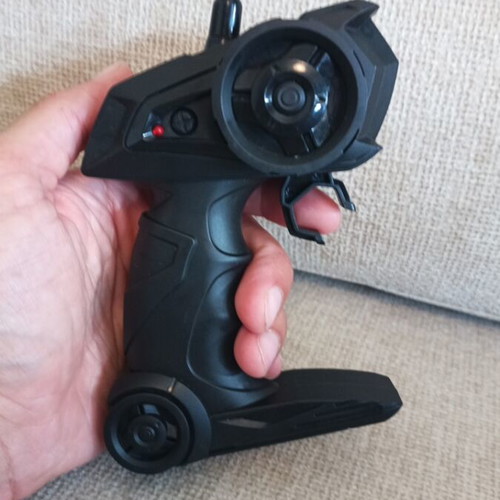 Remote control car like new with two batteries and light