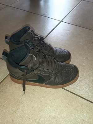 Nike boots like new, size 38.5, black and brown
