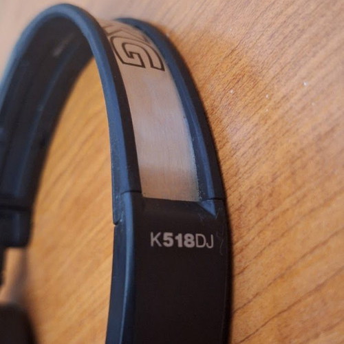 AKG Wired Headphones K518DJ like new without ear pads