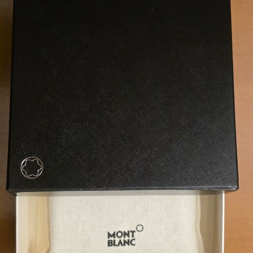 Mont Blanc wallet like new, black with coin case