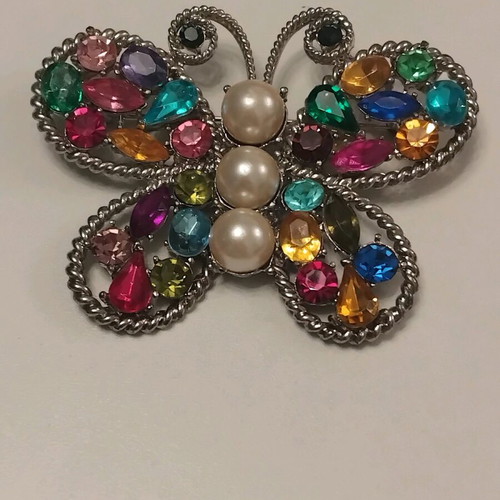 Butterfly pin 6cm like new