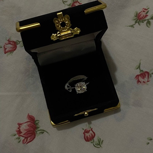 Cushion cut diamond ring new