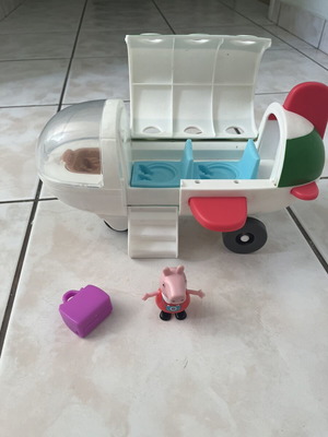 Hasbro Αεροπλάνο Peppa Pig με φιγούρα και βαλίτσα σαν καινούργιο