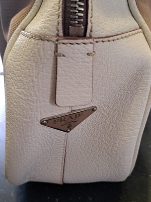Τσάντα Prada χιαστί μεταχειρισμένη, άσπρη και μπεζ