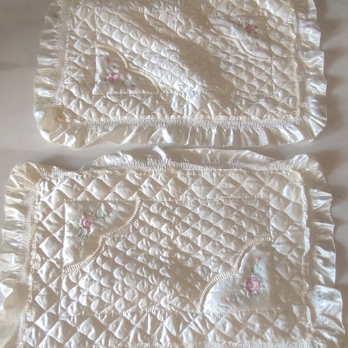 Bridal quilt satin with embroidered flowers and ruffles, like new