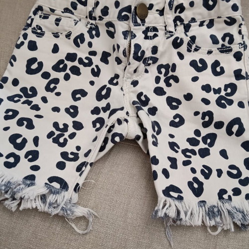 Gap shorts for 3 years old, like new, black and white with pink denim gift