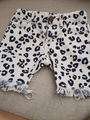 Gap shorts for 3 years old, like new, black and white with pink denim gift