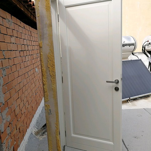Solid wood white doors like new, pack of 3 pieces