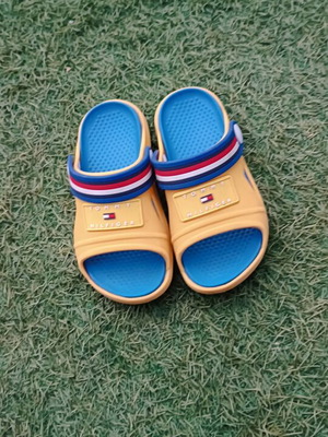 Сандали Tommy Hilfiger номер 24 като нови, сини и жълти