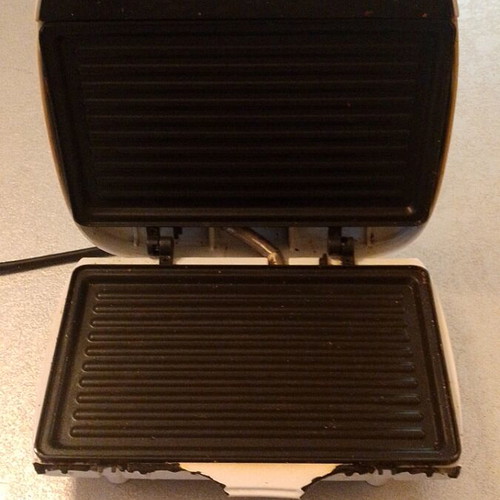 Margarit sandwich maker used with broken handle