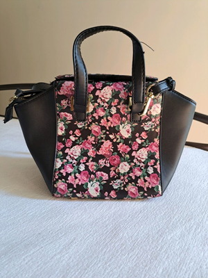 H&M Floral τσάντα χιαστί σαν καινούργιο, μαύρη με λουλουδάτο σχέδιο