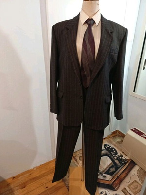 Men's wool suit like new with tie brown