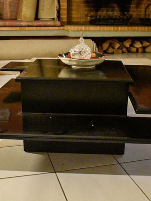 Coffee table black, like new