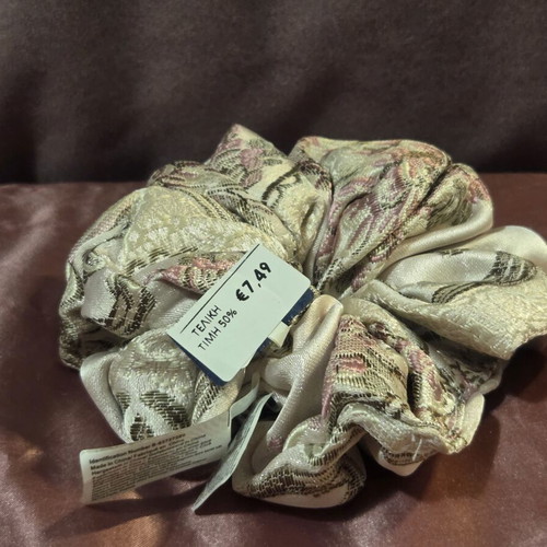 Scrunchie hair accessory Claire's new, vintage floral cream pink