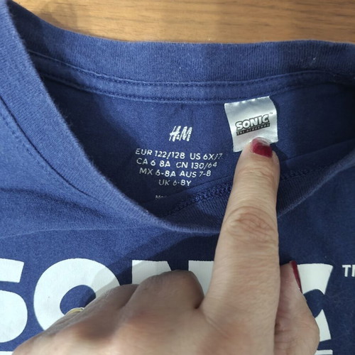 T-shirt H&M Sonic with metallic print, like new, size 122-128 cm