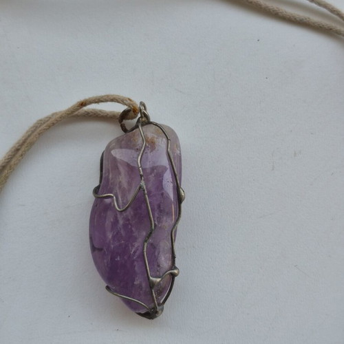 Amethyst pendant with wire design