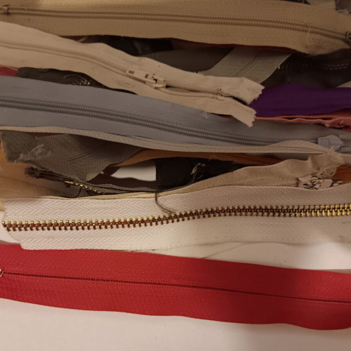 Zippers used, pack of 19 small assorted colors