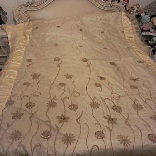 Bridal quilt super king with embroidery and silk organza new