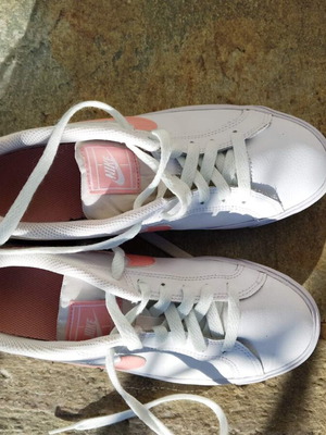 Nike athletic shoes like new, size 38.5, white pink