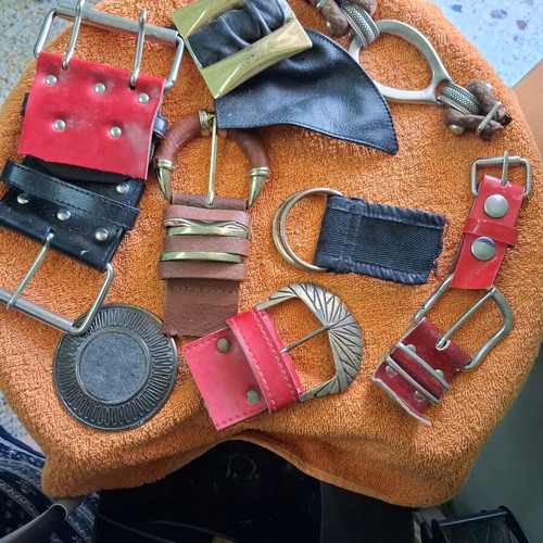 Belt buckles like new, assorted gold and silver adjustable sizes