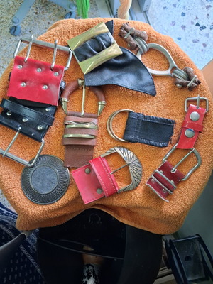 Belt buckles like new, assorted gold and silver adjustable sizes