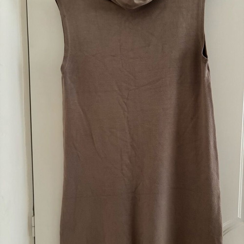 Sleeveless dress with turtleneck and brown belt used