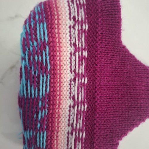 Handmade knit hat 39cm with Llama pattern from Peru like new, colorful