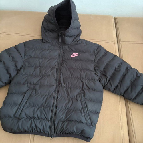Nike Sportswear kids' puffer jacket, black with pink logo