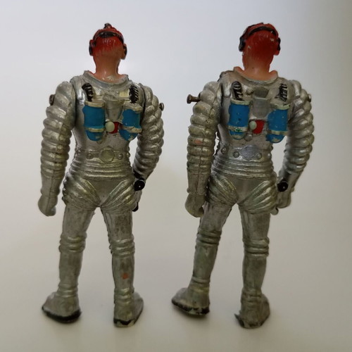 Astronaut figures "ΑΘΗΝΑ-ΠΑΛ" used, without helmet and antenna