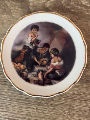 Decorative porcelain plate with Bartolomé Esteban Murillo artwork used