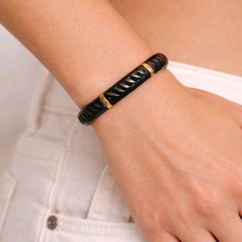 Hand bracelet like new, black and gold