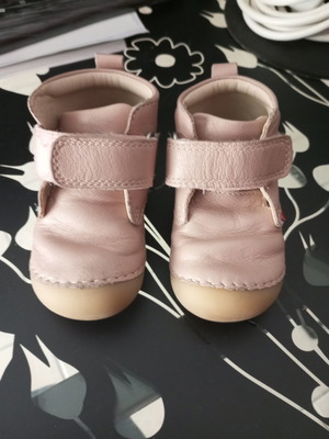 Kickers leather baby shoes size 20 like new