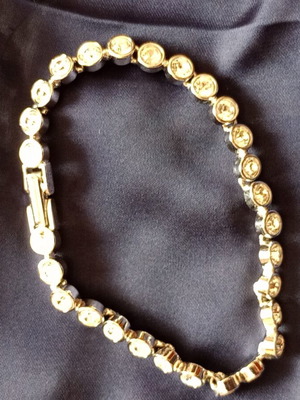 Swarovski Riviera tennis bracelet 18cm like new, silver