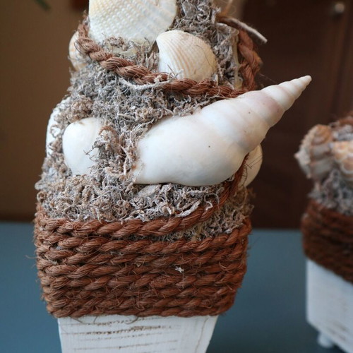 Wooden decorative items with shells like new, set of 2 pieces