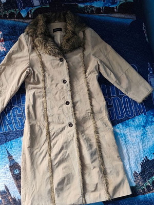Castor coat like new with fur details, beige, sizes L and XL