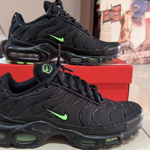 Nike Air Max TN sneakers like new, size 42, black