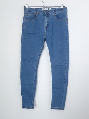 Bershka дънки с тесен силует като нови, EUR/44