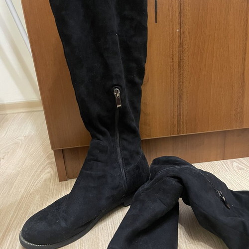 Black velvet knee-high boots size 39