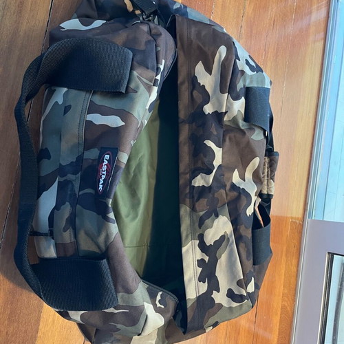 Eastpak big duffel bag like new, brown camo