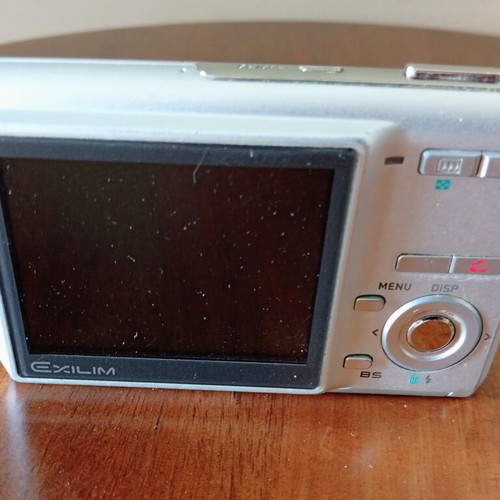 Casio EX-Z6 6.0 MP camera used with original charger