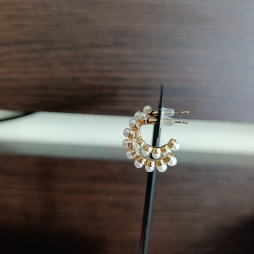 Gold earrings with pearls, like new