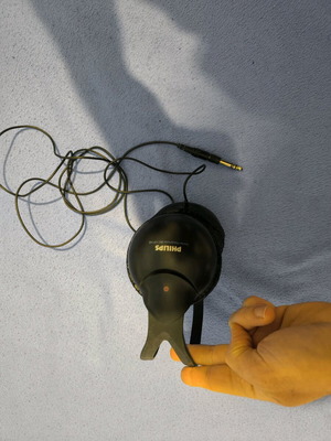 Phillips wired headphones used