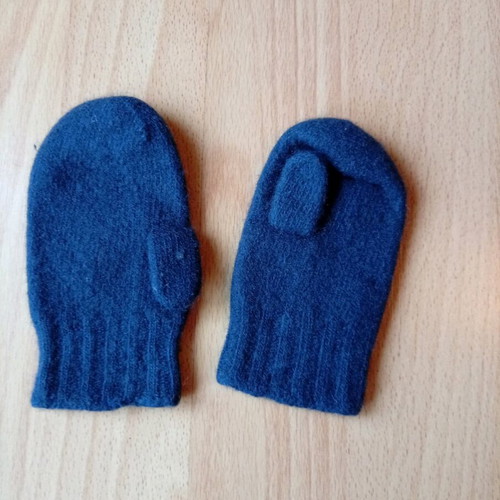 Benetton baby scarf and gloves set 0-2 years 92cm like new