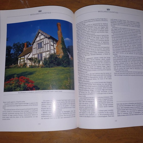 Debrett’s Best of Britain 1989 book like new, English