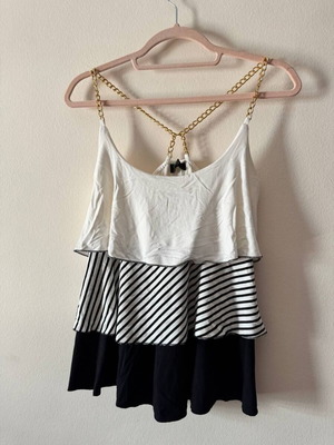 Layered striped camisole top με χρυσές αλυσιδωτές τιράντες σαν καινούργιο