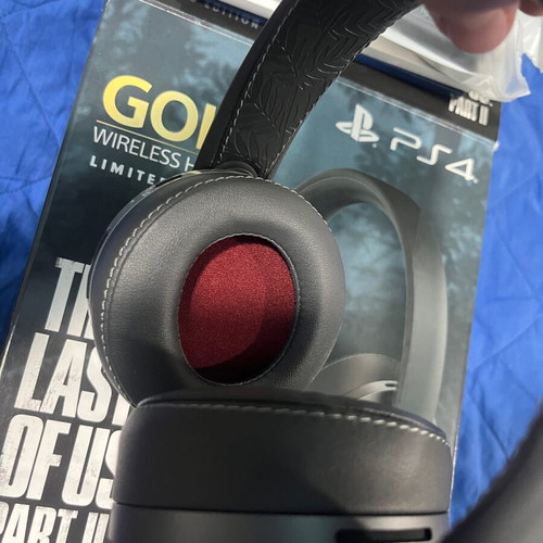 The Last of Us 2 Gold Wireless Headset limited edition like new for PS4